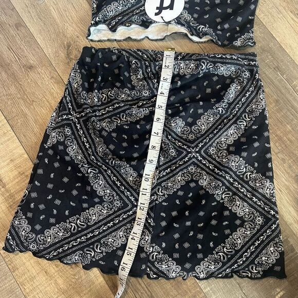 Rebelflow Bandana Print
Matching Skirt Set size M - Picture 5 of 8